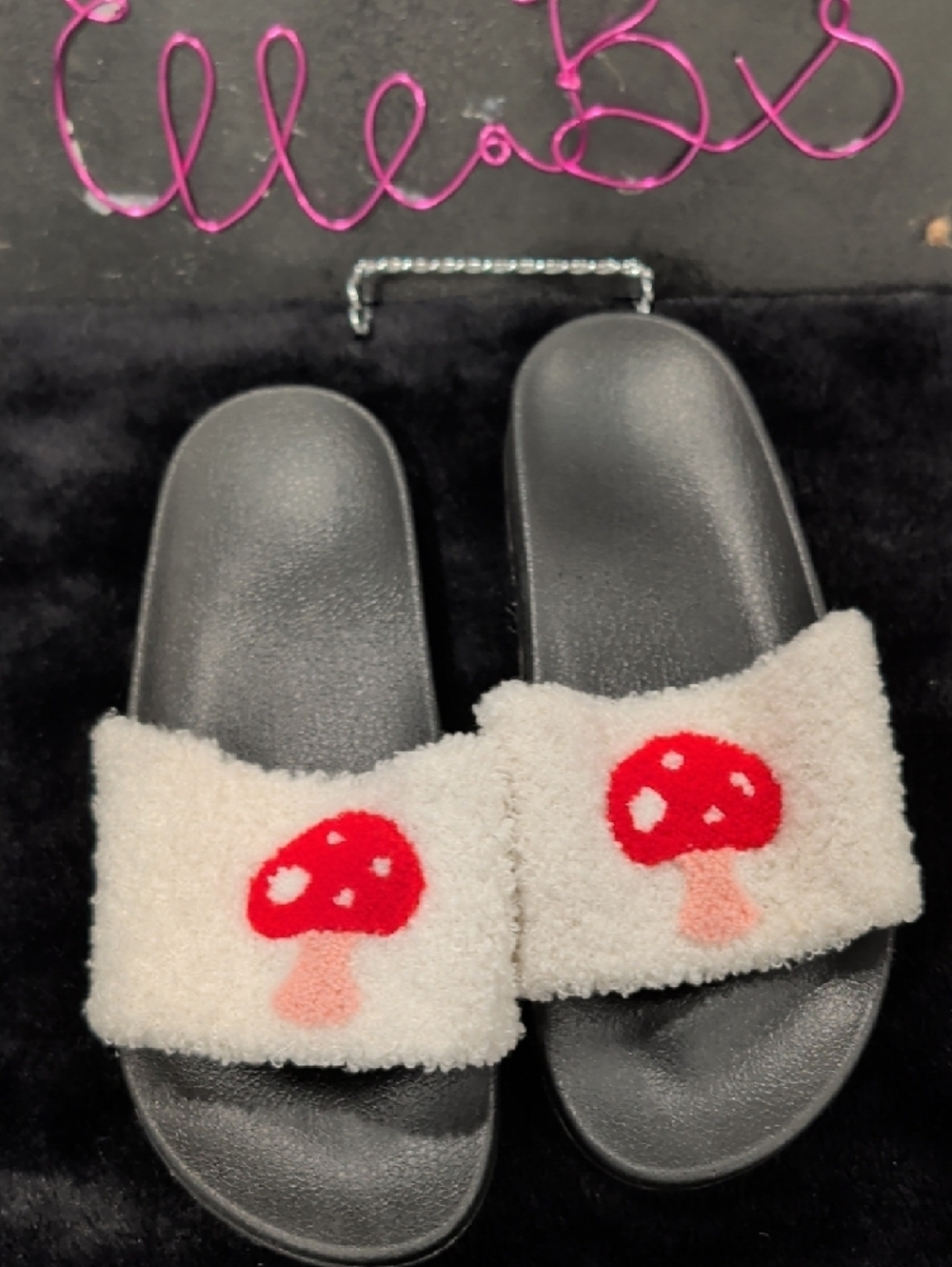 Cozy Fuzzy Mushroom Slides - Black + Cream with Red Accent - Picture 4 of 4